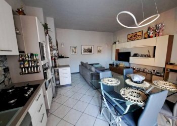 Soggiorno - Three-room apartment via Lainate, 48, Rho - photo 2