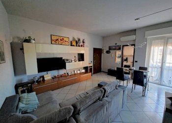 Soggiorno - Three-room apartment via Lainate, 48, Rho - photo 6
