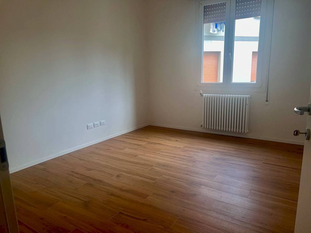 Camera da letto - Trilocale via Francesco Zanardi, Bologna (zona Saffi) - foto 2