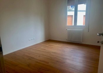 Camera da letto - Trilocale via Francesco Zanardi, Bologna (zona Saffi) - foto 2