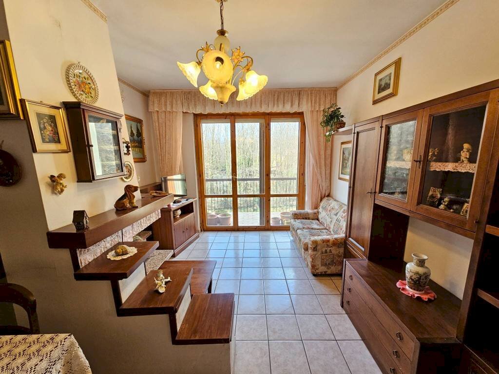 Salone - Two-room apartment via Pio Pastori, 28, Varese (neighborhood San Fermo) - photo 2