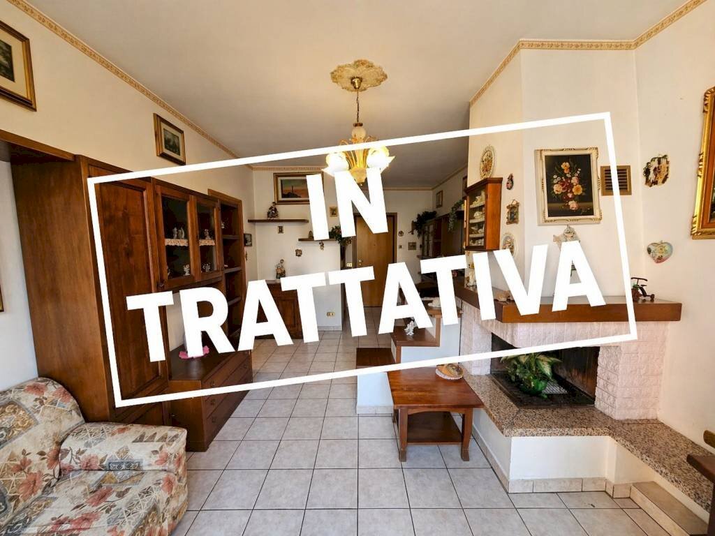 Salone - Two-room apartment via Pio Pastori, 28, Varese (neighborhood San Fermo) - photo 1