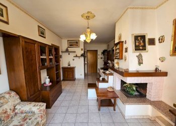 Salone - Two-room apartment via Pio Pastori, 28, Varese (neighborhood San Fermo) - photo 1
