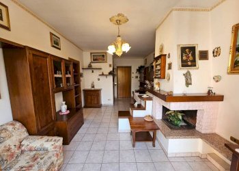 Salone - Two-room apartment via Pio Pastori, 28, Varese (neighborhood San Fermo) - photo 12