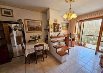 Salone - Two-room apartment via Pio Pastori, 28, Varese (neighborhood San Fermo) - photo 25