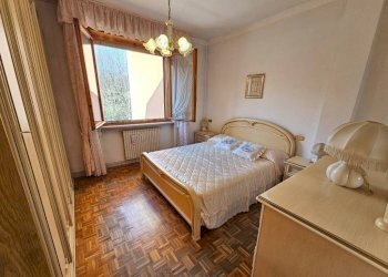 Camera da letto - Bilocale via Pio Pastori, 28, Varese (zona San Fermo) - foto 6