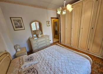 Camera da letto - Bilocale via Pio Pastori, 28, Varese (zona San Fermo) - foto 7