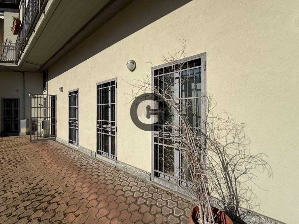 Cortile interno - Quadrilocale piazza Enrico Toti, 4, Torino (zona Vanchiglietta) - foto 2