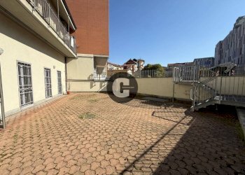 Cortile interno - Quadrilocale piazza Enrico Toti, 4, Torino (zona Vanchiglietta) - foto 1