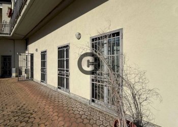 Cortile interno - Quadrilocale piazza Enrico Toti, 4, Torino (zona Vanchiglietta) - foto 2