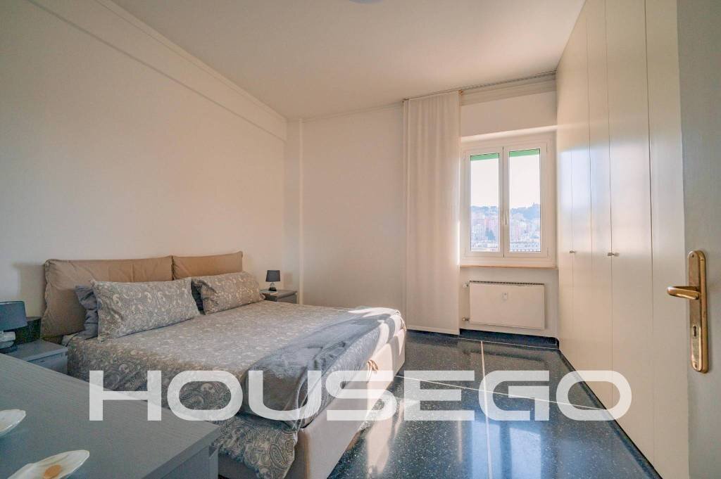 Camera da letto - Trilocale Passo Spartaco Ferradini, 18, Genova (zona San Fruttuoso) - foto 2