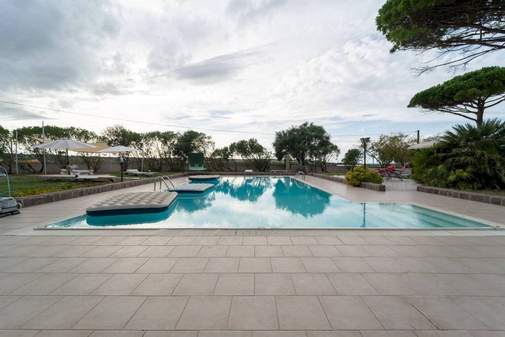 Piscina - Villa strada Provinciale Sorso-Li Pidriazzi, Sassari - photo 1