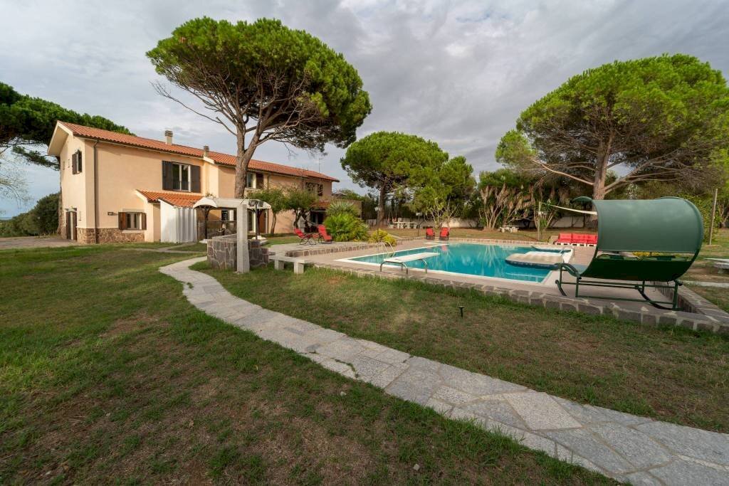 Piscina - Villa strada Provinciale Sorso-Li Pidriazzi, Sassari - photo 3