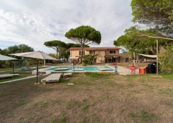 Piscina - Villa strada Provinciale Sorso-Li Pidriazzi, Sassari - photo 2