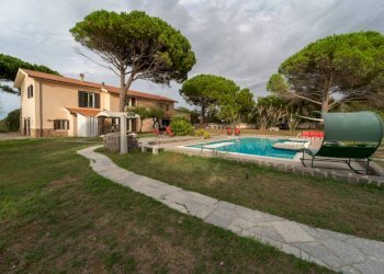 Piscina - Villa strada Provinciale Sorso-Li Pidriazzi, Sassari - photo 3