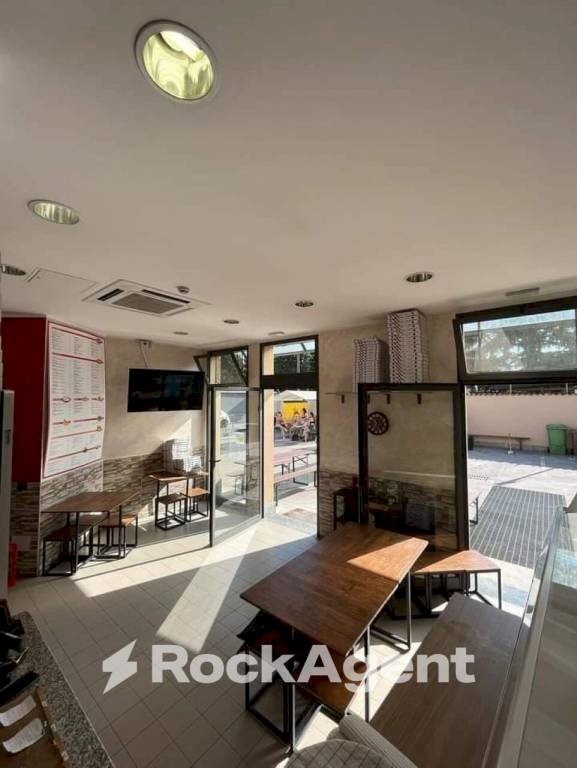 Interno non residenziale - Negozio via Montello, 4, Cambiago - foto 1