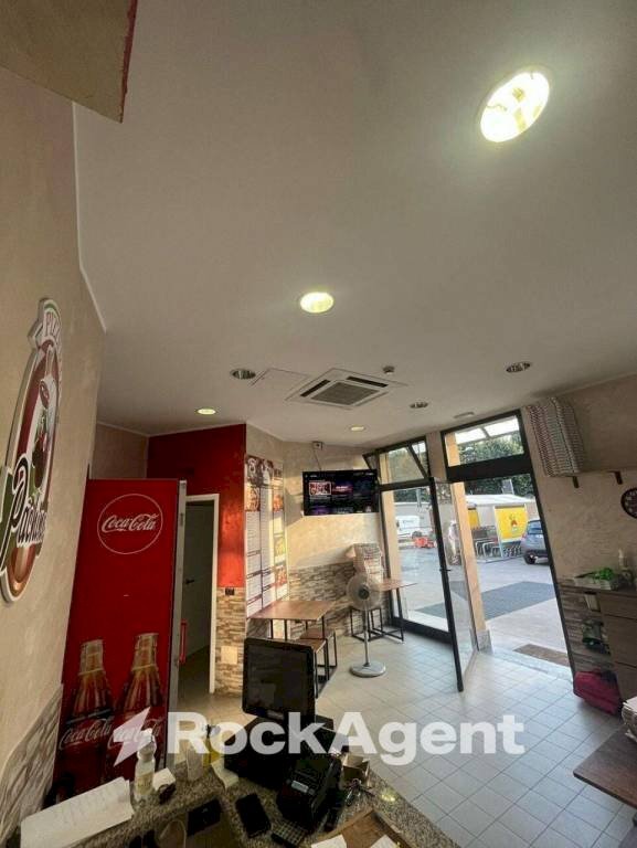 Interno non residenziale - Negozio via Montello, 4, Cambiago - foto 2