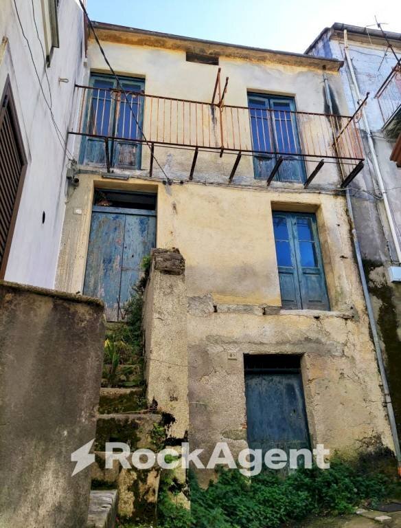 Facciata - Casa indipendente vico I San Venere, 30 - 32, Lauria - foto 2