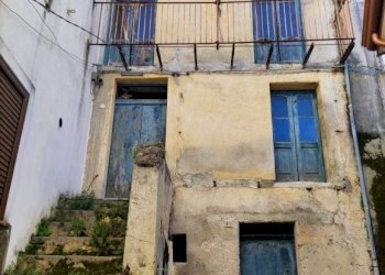 Facciata - Casa indipendente vico I San Venere, 30 - 32, Lauria - foto 1