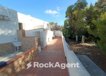 Balcone - Casa indipendente via Taranto, 20, Morciano di Leuca - foto 4