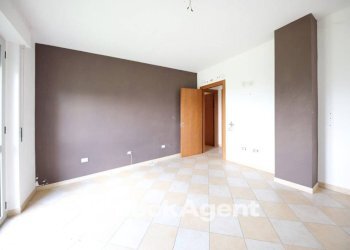 Camera da letto - Bilocale via Tortona, 84, Alessandria - foto 3