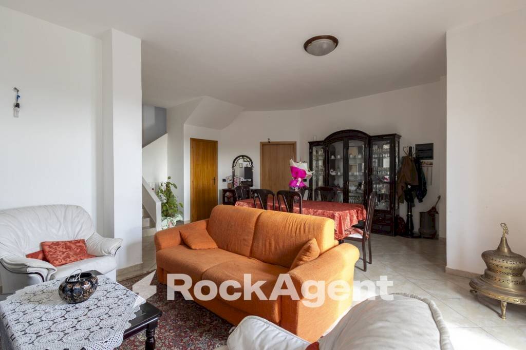 Salone - Villa via Roberto Niederer, Soveria Simeri - foto 3