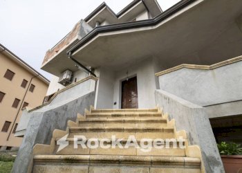 Facciata - Villa via Roberto Niederer, Soveria Simeri - foto 27