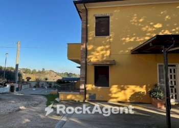 Facciata - Casa indipendente via Salvaiella, 7, Spoltore - foto 6