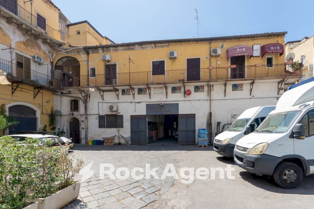 Facciata - Warehouse piazza Maravigna, 9, Catania - photo 2