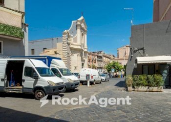 Zona - Magazzino piazza Maravigna, 9, Catania - foto 1