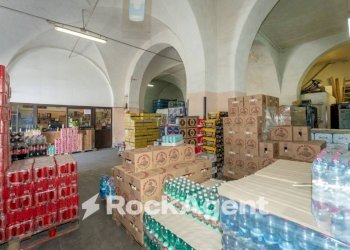 Interno non residenziale - Magazzino piazza Maravigna, 9, Catania - foto 9