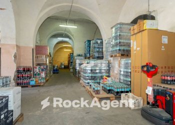 Interno non residenziale - Magazzino piazza Maravigna, 9, Catania - foto 10