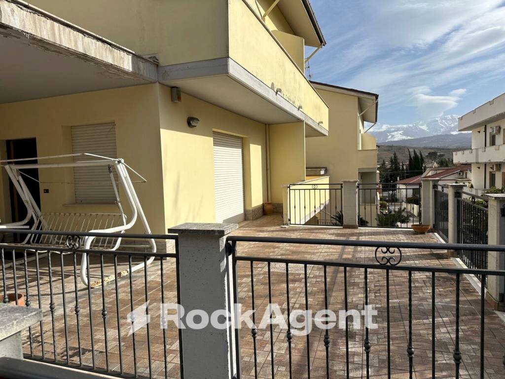 Balcone - Villa via Maragona, 78, Torre De' Passeri - foto 1