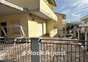 Balcone - Villa via Maragona, 78, Torre De' Passeri - foto 1