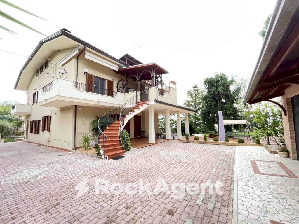 Facciata - Villa via FONTANELLE 11, Tortoreto - photo 3