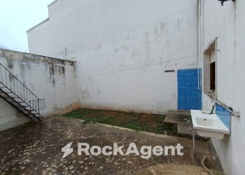 Cortile interno - Villa via Marcinelle ang. L. Da Vinci, Salice Salentino - foto 29