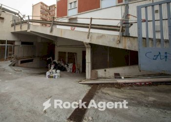 Cortile interno - Shop via Giovanni Amendola, 53, Sassari - photo 6