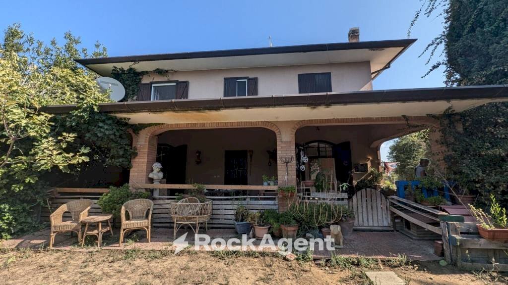 Facciata - Villa strada del Pantanello, 644, Latina - foto 3