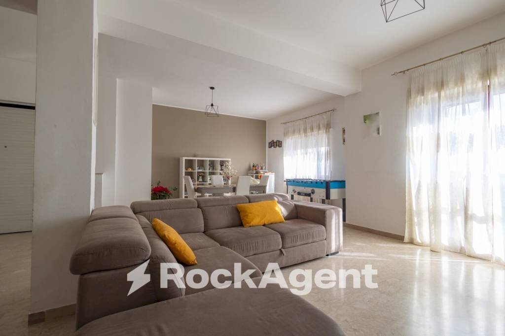 Salone - Appartamento viale Vincenzo de Filippis, 61, Catanzaro - foto 1