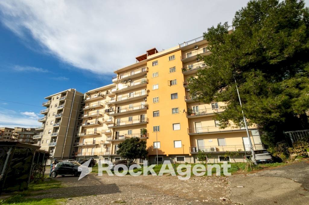 Facciata - Appartamento viale Vincenzo de Filippis, 61, Catanzaro - foto 2