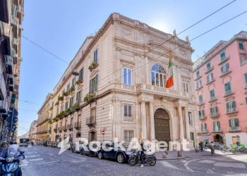 Zona - Negozio via Sant'Anna dei Lombardi, Napoli - foto 2