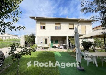 Giardino - Casa indipendente via Alcide de Gasperi, 10, Tortoreto - foto 2
