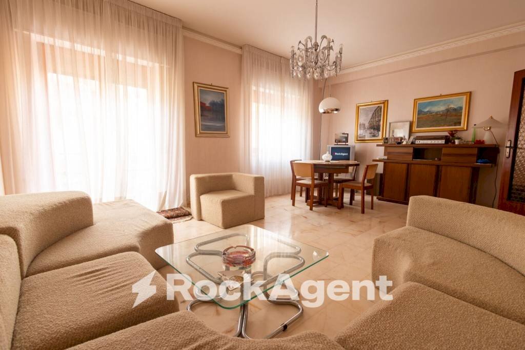 Salone - Appartamento via Eugenio de Riso, 77, Catanzaro - foto 1