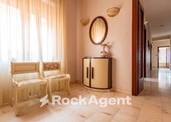 Corridoio - Appartamento via Eugenio de Riso, 77, Catanzaro - foto 23