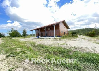 Terreno - Commercial Premises LOCALITA' PIANO D'ISCHIA, SNC, Civitella del Tronto - photo 5