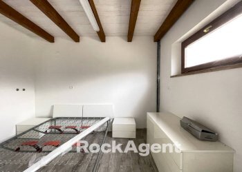 Stanza non arredata - Commercial Premises LOCALITA' PIANO D'ISCHIA, SNC, Civitella del Tronto - photo 17