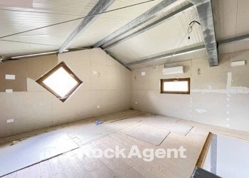 Stanza non arredata - Commercial Premises LOCALITA' PIANO D'ISCHIA, SNC, Civitella del Tronto - photo 19