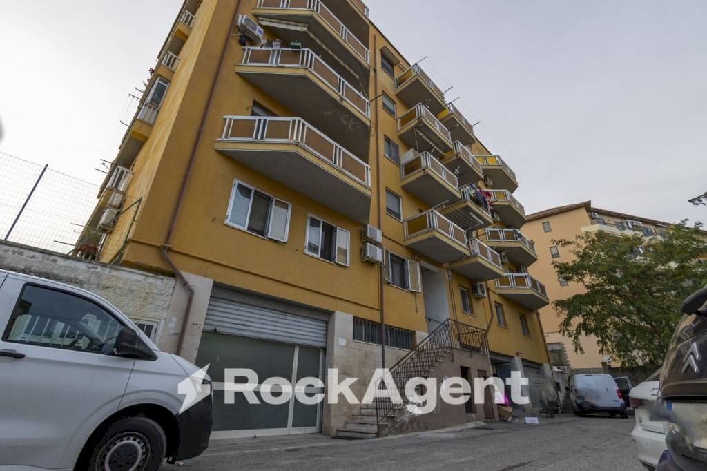 Facciata - Quadrilocale viale Cassiodoro, 279, Catanzaro - foto 1