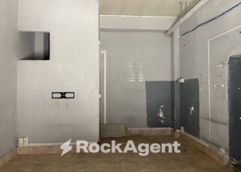 Interno palazzo - Negozio via Cavalieri di Vittorio Veneto, 36, Arzano - foto 5