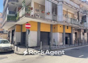 Facciata - Shop via Cavalieri di Vittorio Veneto, 36, Arzano - photo 2